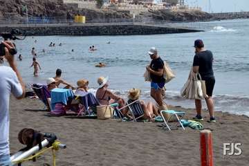El Ayuntamiento impulsa una nueva campaña de concienciación medioambiental en las playas del municipio (Foto TA)